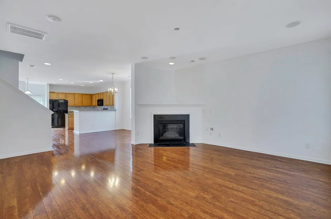 5 bed, 3.5 bath, 2872 sqft, $3,000 — Photo 4