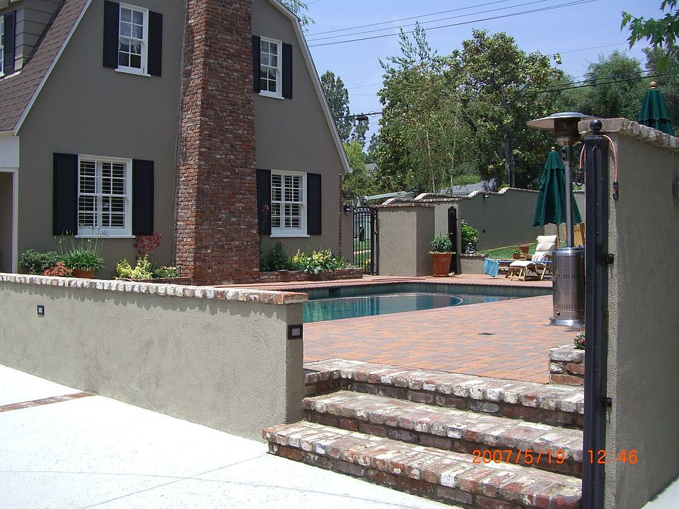Pool and side area