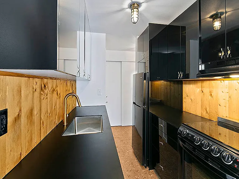 Riverside Apartments — Photo 6