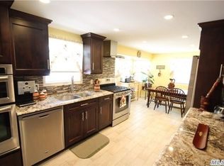 149 Parkway Dr N, Commack, NY 11725