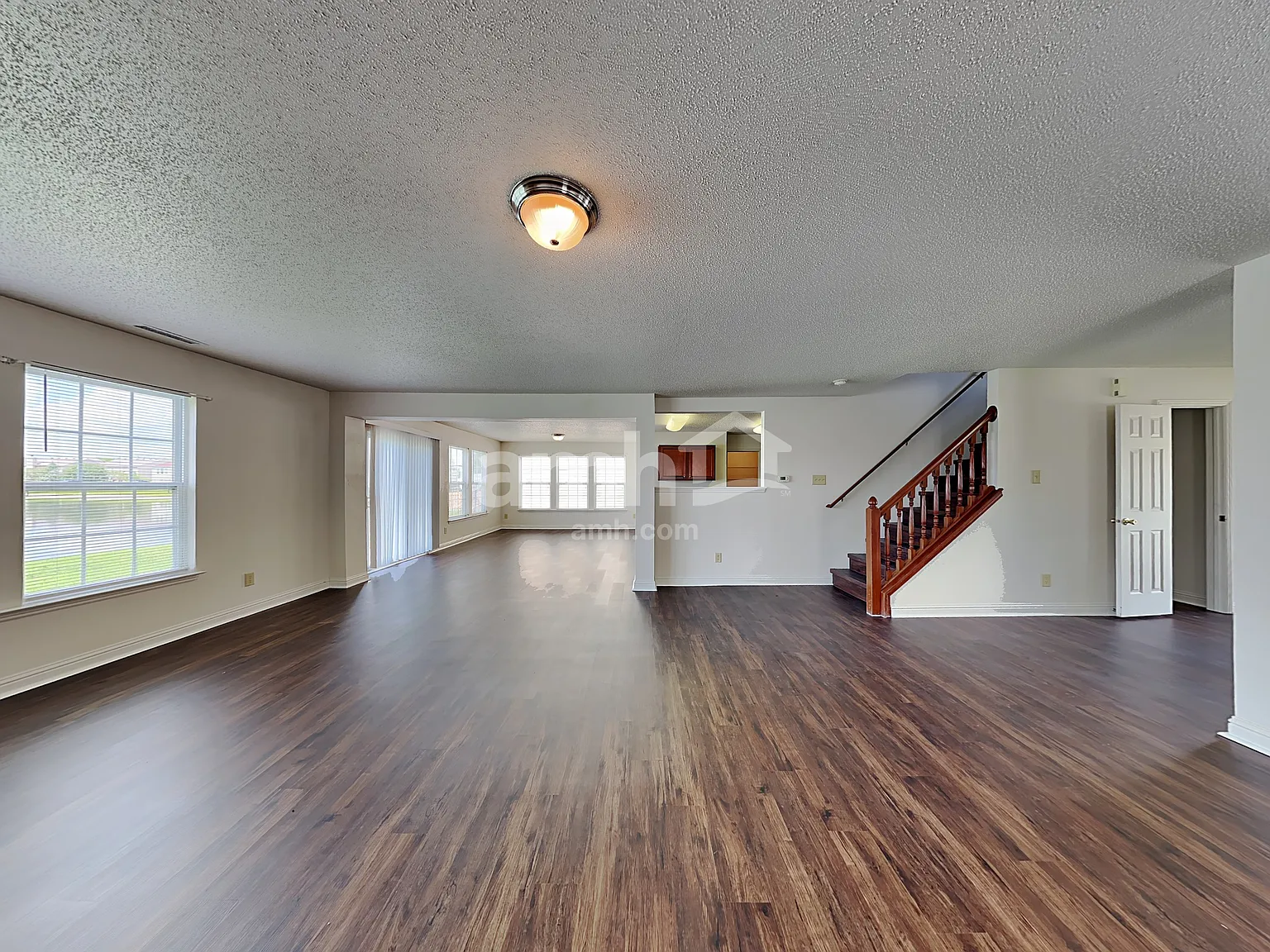 3 bed, 2.5 bath, 3036 sqft, $2,275 — Photo 4