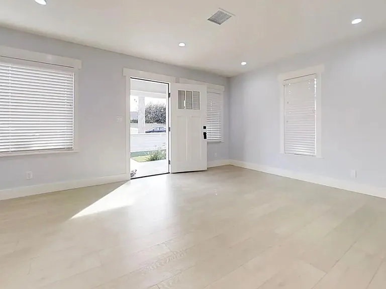 721 W Almond Ave — Photo 2
