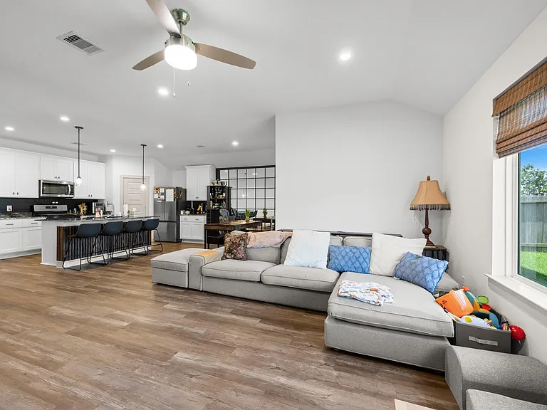 1054 Great Barracuda Ln — Photo 4