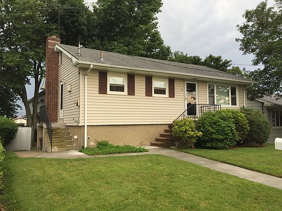 4th image of 16 Waterford Ct
