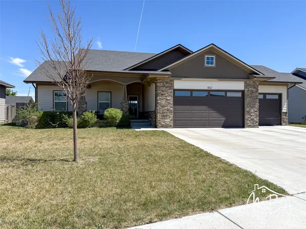 402 Park View Dr, Garden City, KS 67846