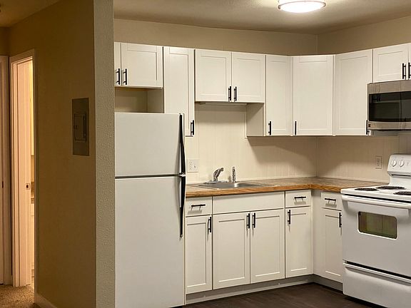 3rd image of 100 N 8th Ave SW #6