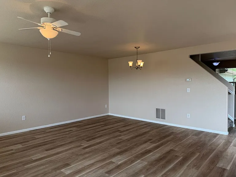 392 Montgomery Dr — Photo 5