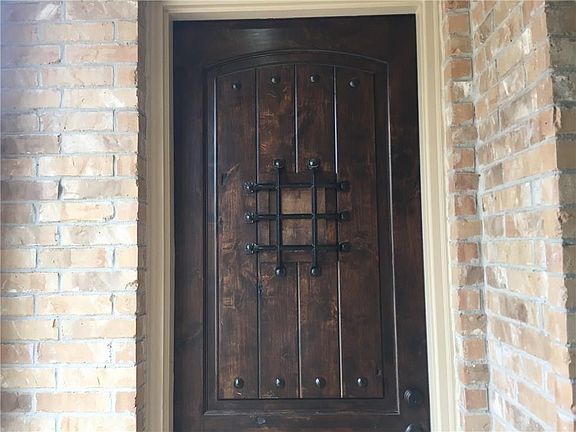 3rd image of 8619 Naomi St