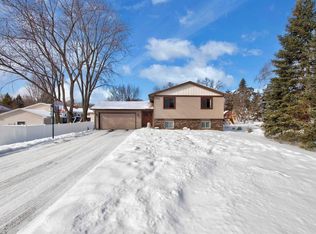 2225 Victoria St N, Roseville, MN 55113