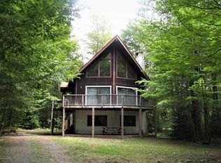 115 Camelot Dr, Pocono Lake, PA 18347