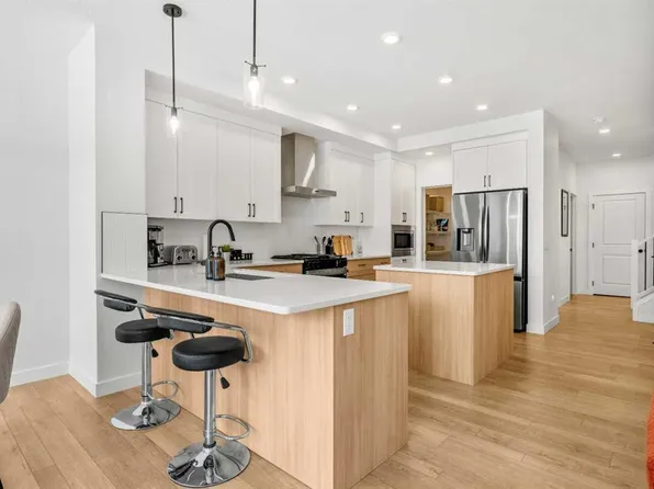 20 W Walgrove Hts SE, Calgary, AB T2X 4T1