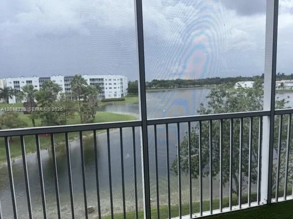 10730 NW 66th St APT 403, Doral, FL 33178