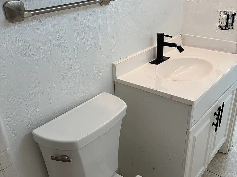 1147 Barbara Dr — Photo 17