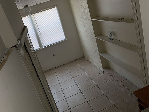 4th image of 422 N Observatory Dr