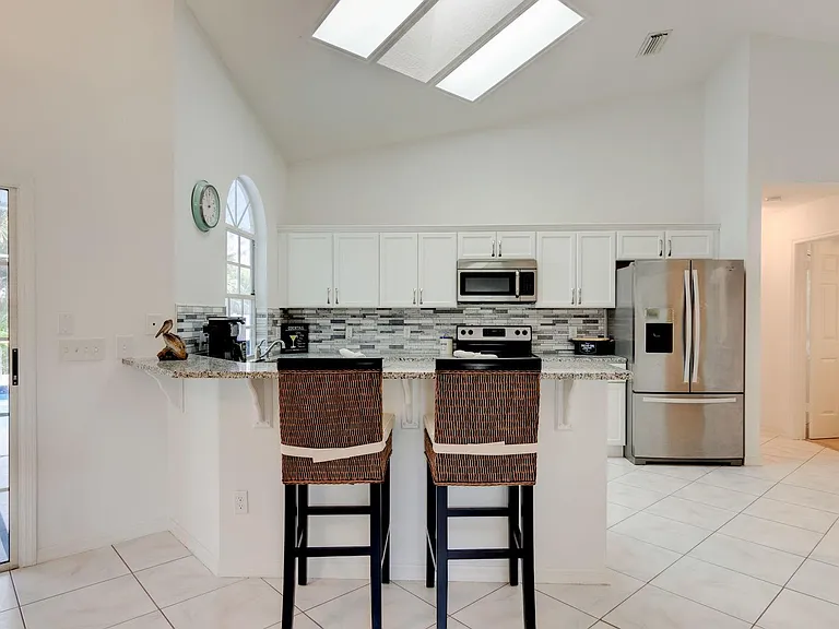 1361 Scroll St — Photo 7