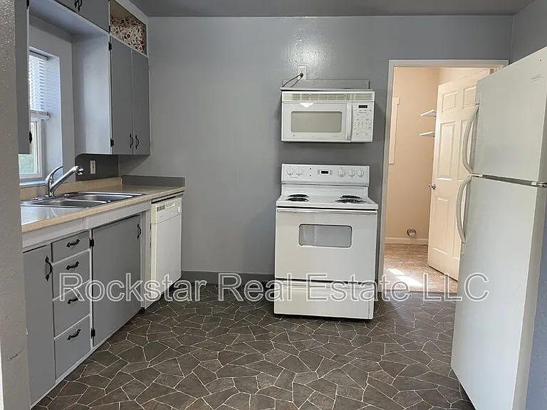 9714 E 6th Ave — Photo 12