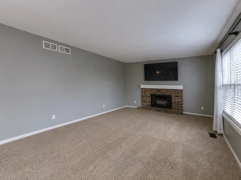 705 Pinehurst Ln — Photo 6