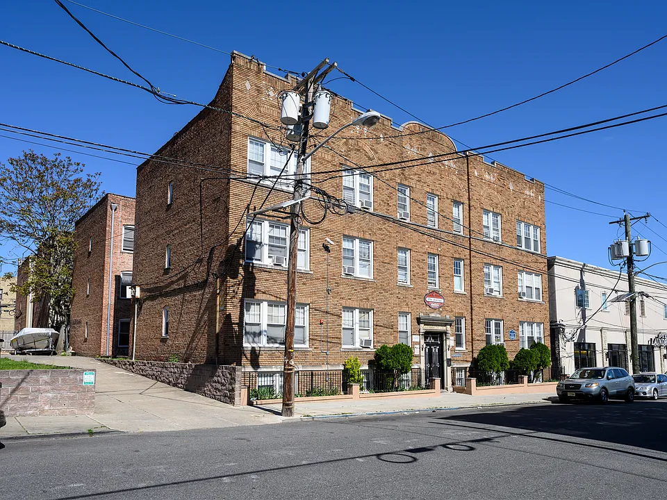168 E 32nd St #20