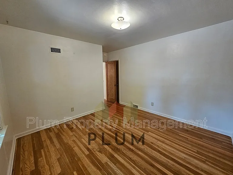 407 S 5th St E — Photo 29