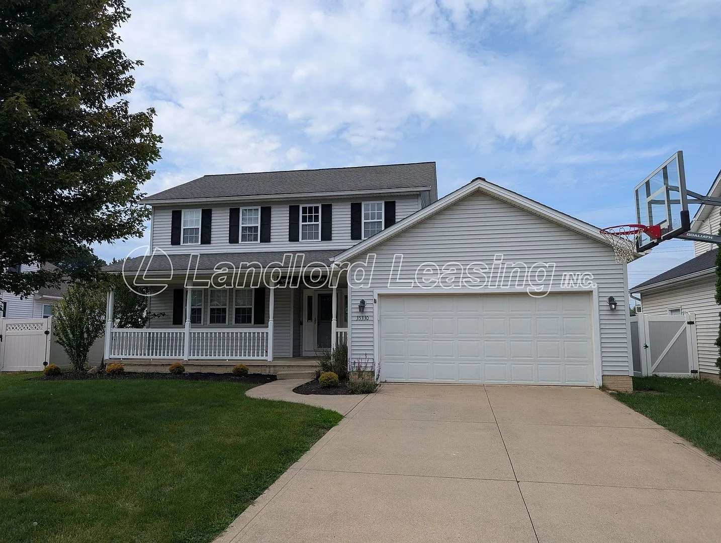 Charming Colonial with Modern Updates in a Quiet Cul-de-Sac — Photo 1