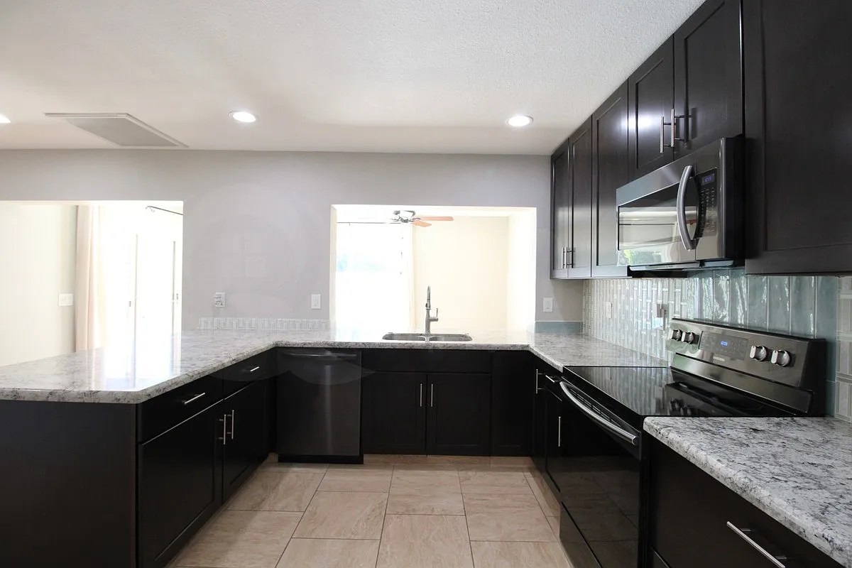 3 bed, 2.0 bath, 1466 sqft, $2,499 — Photo 4