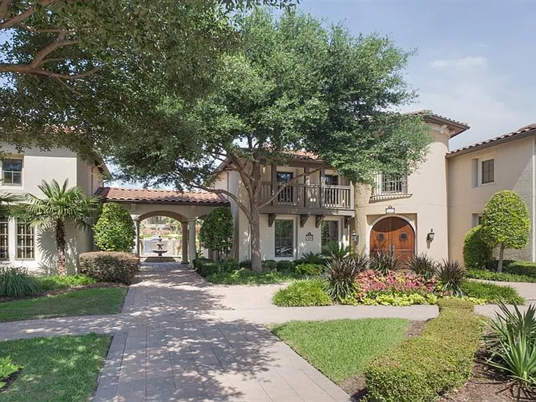 Estancia Townhomes — Photo 3