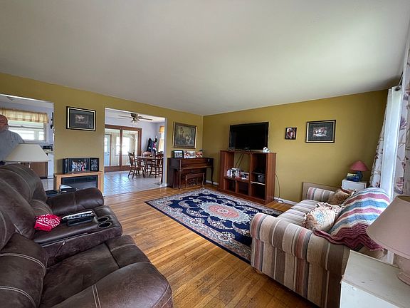 2nd image of 5218 Park Ln