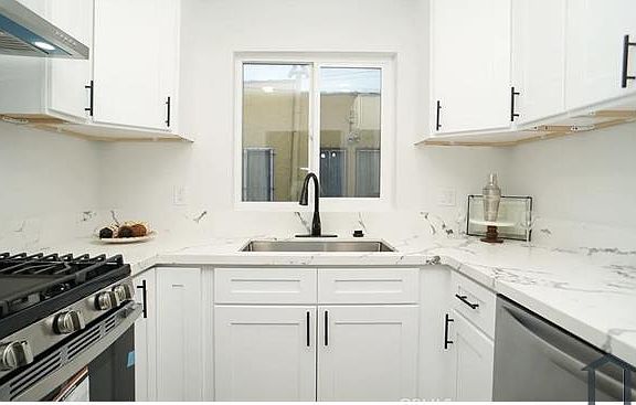 3rd image of 550 W 103rd St