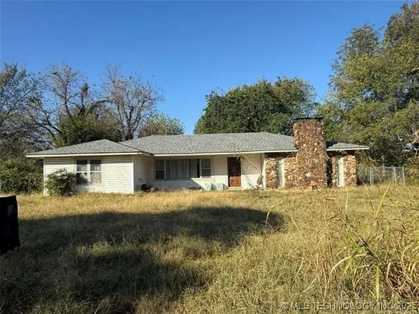 27197 Maiden Ln, Henryetta, OK 74437