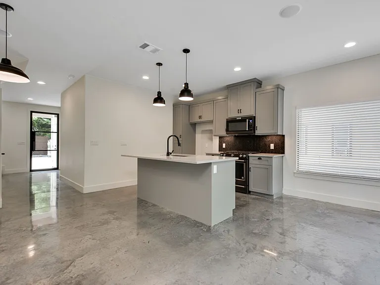400 W Monroe St #A — Photo 4