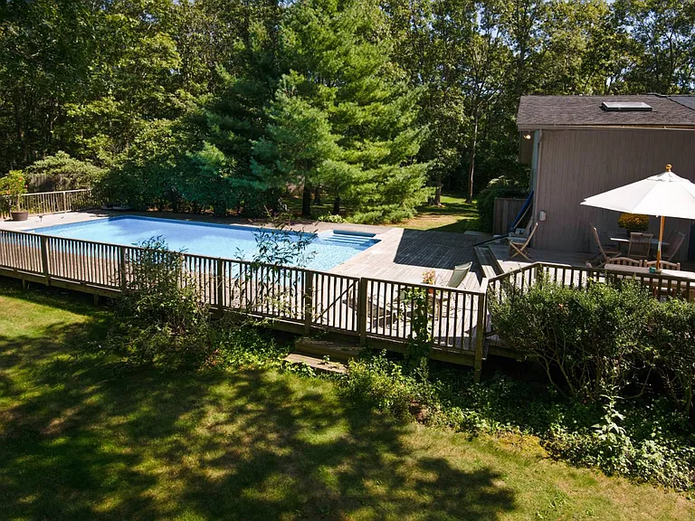 10 Oakwood Ct — Photo 2