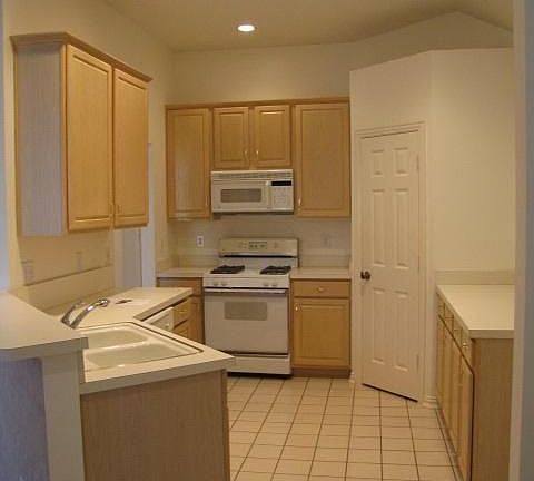 Kitchen w/ walk-in large pantry.  Gas stove, builtin microwave, dishwasher.