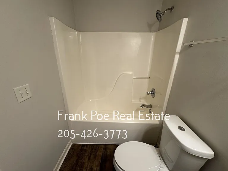 5901 Southwood Pkwy — Photo 9
