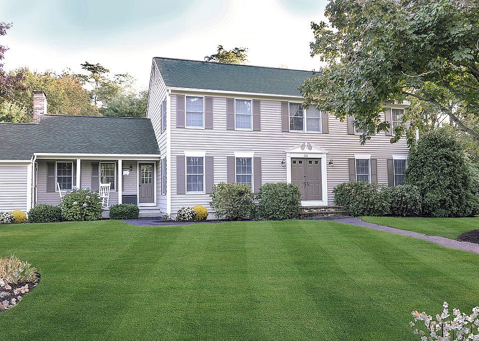 1st image of 260 Chestnut Dr