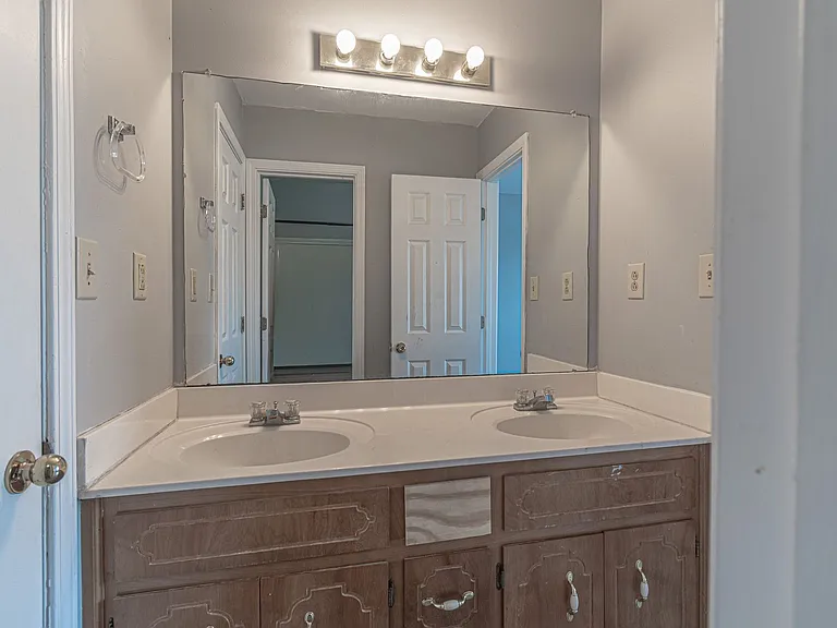 203 Tree Line Dr — Photo 16