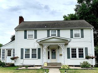 307 SE 6th St, Fairfield, IL 62837