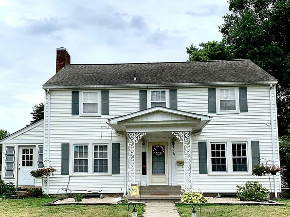 307 SE 6th St, Fairfield, IL 62837