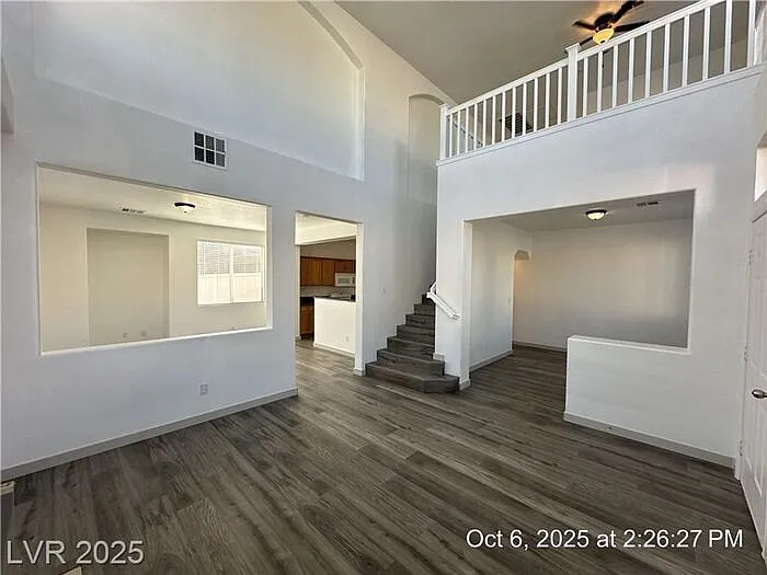 3 bed, 2.5 bath, 1998 sqft, $1,937 — Photo 2