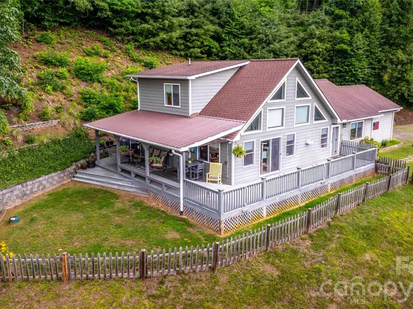 305 Majestic Mountain Dr, Burnsville, NC 28714