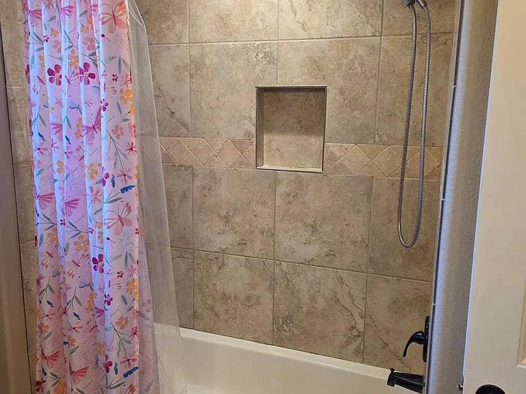 5224 Jarvis St — Photo 10