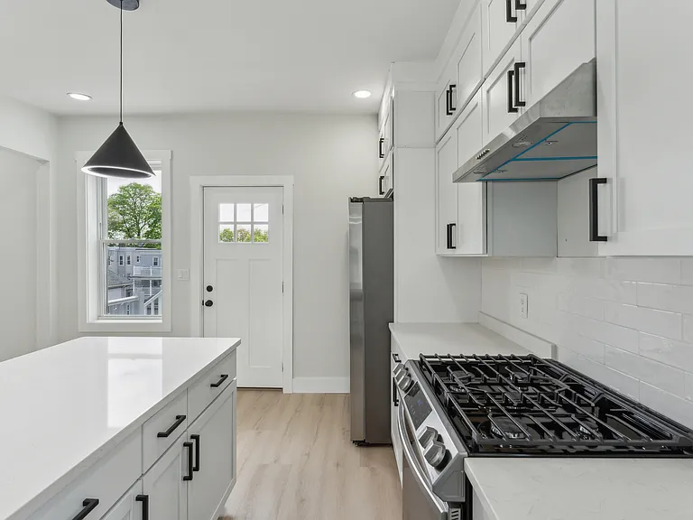 47 Brackett St #3 — Photo 9