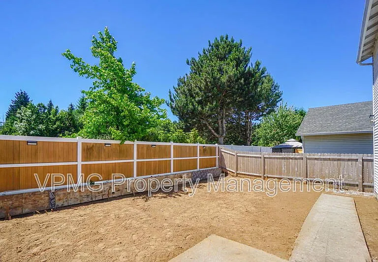 8907 NE 84th St — Photo 36
