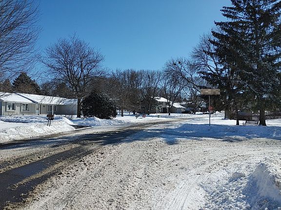 4th image of 13809 James Ave S