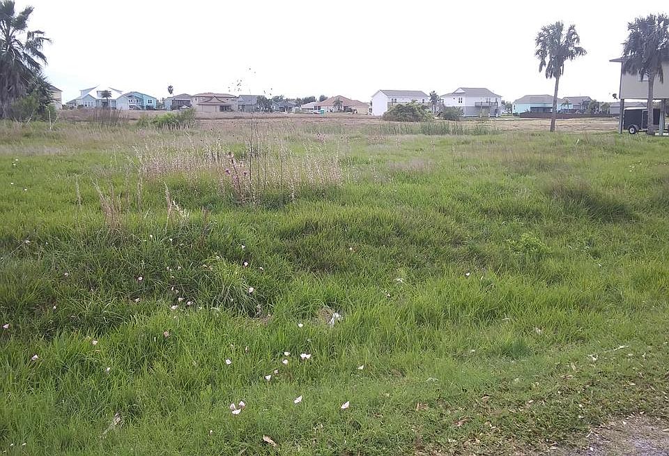 1st image of 121 Palm Dr