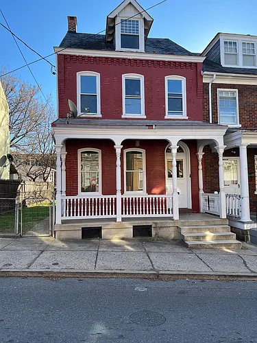 440 W Vine St Photo 1
