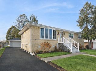 10506 S Michael Dr, Palos Hills, IL 60465