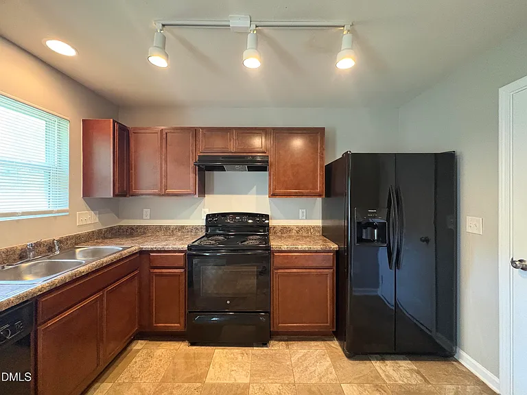 1444 Tamarino Dr — Photo 6