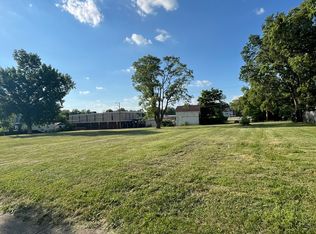 1075 E Merchant St, Kankakee, IL 60901