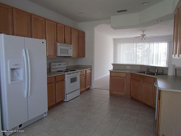 2nd image of 4701 Portage Trl