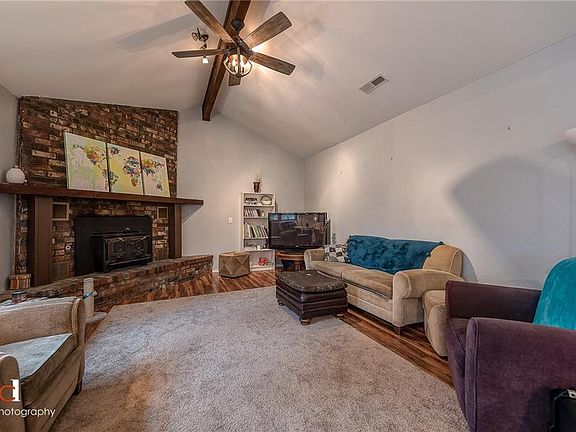4th image of 2219 W Twin Springs St